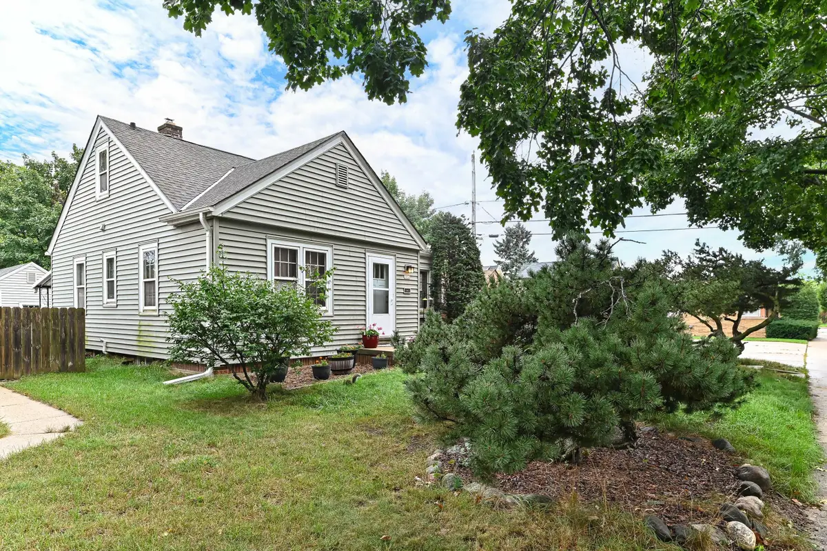 3852 S 5th St, Milwaukee, WI 53207 - #1