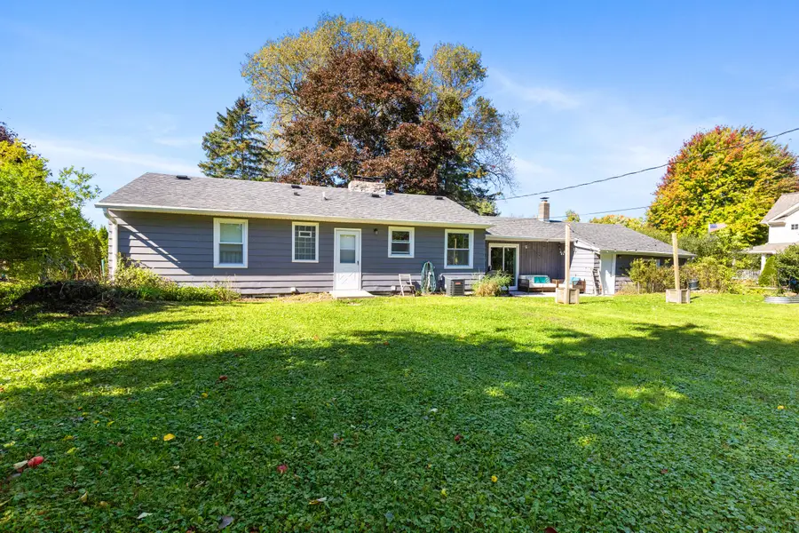 452 Riverview Dr, Grafton, WI 53024 - #3