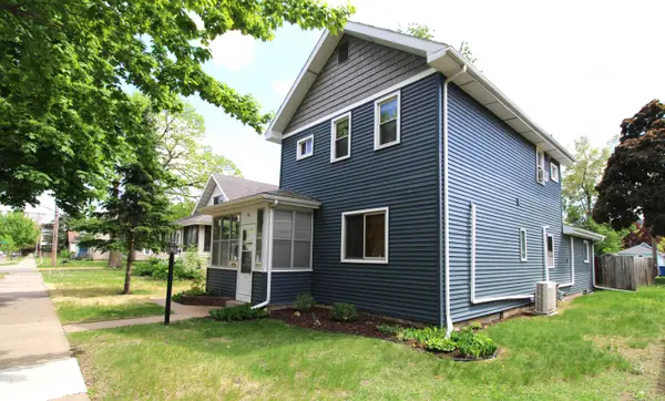 421 8th St E, Winona, MN 55987