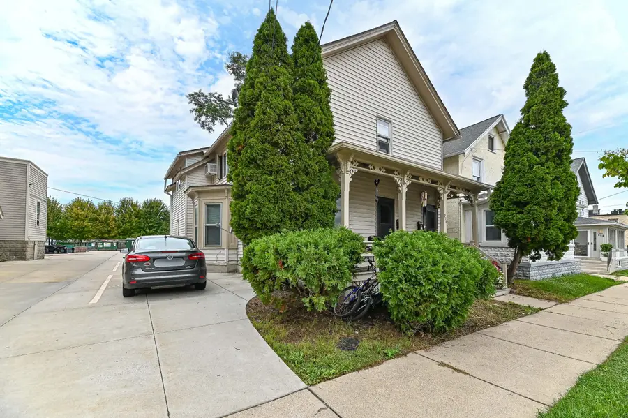 402 Wisconsin Ave, Waukesha, WI 53186 - #3