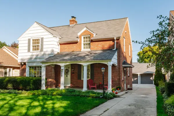 9220 Harding Blvd, Wauwatosa, WI 53226
