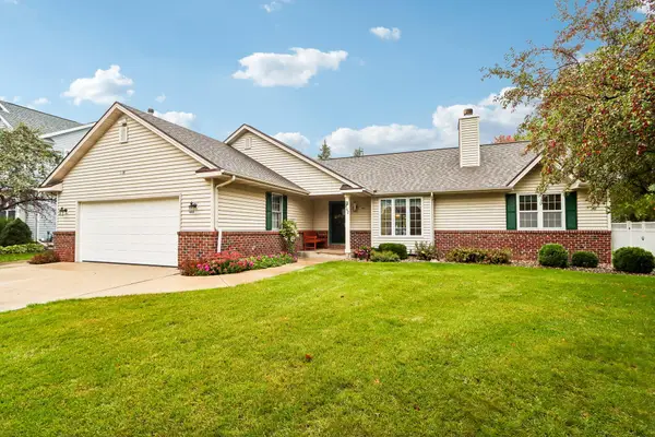 462 Deerwood Ct, Grafton, WI 53024