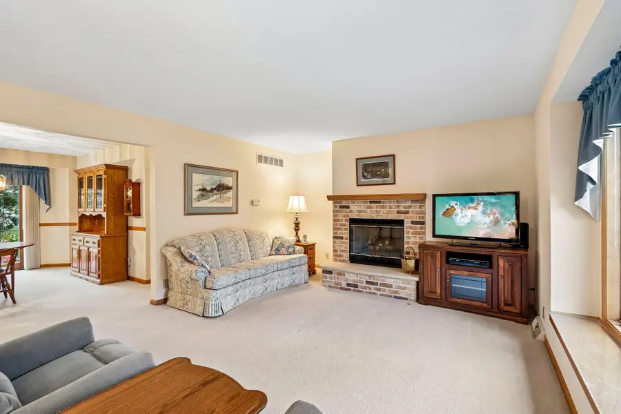 462 Deerwood Ct, Grafton, WI 53024 - #3