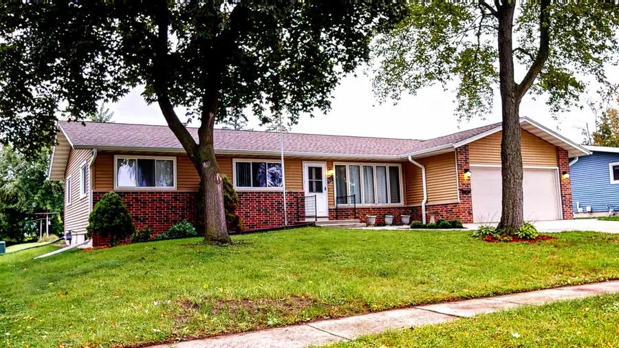 521 W Ryder St, Jefferson, WI 53549 - #2
