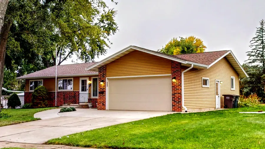 521 W Ryder St, Jefferson, WI 53549 - #3