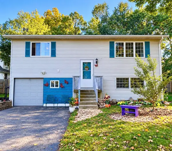 40703 102nd St, Genoa City, WI 53128