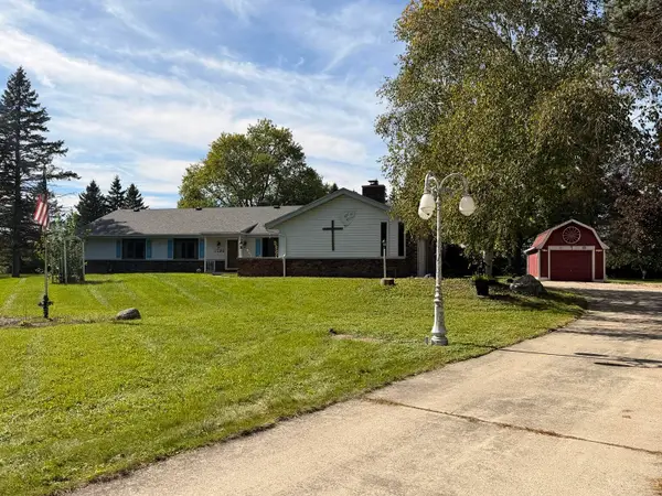 1780 Margaret Ct, Jackson, WI 53037