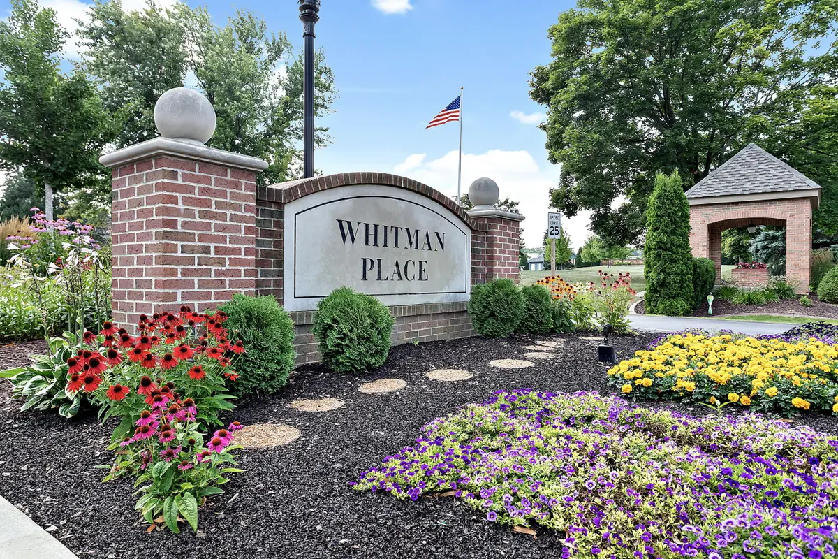 2301 W Dickinson Ct, Mequon, WI 53092 - #1