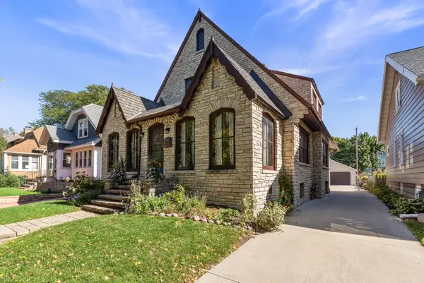 2162 N 66th St, Wauwatosa, WI 53213