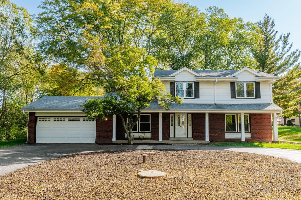 5110 S Woodridge Ln, New Berlin, WI 53146 - #1