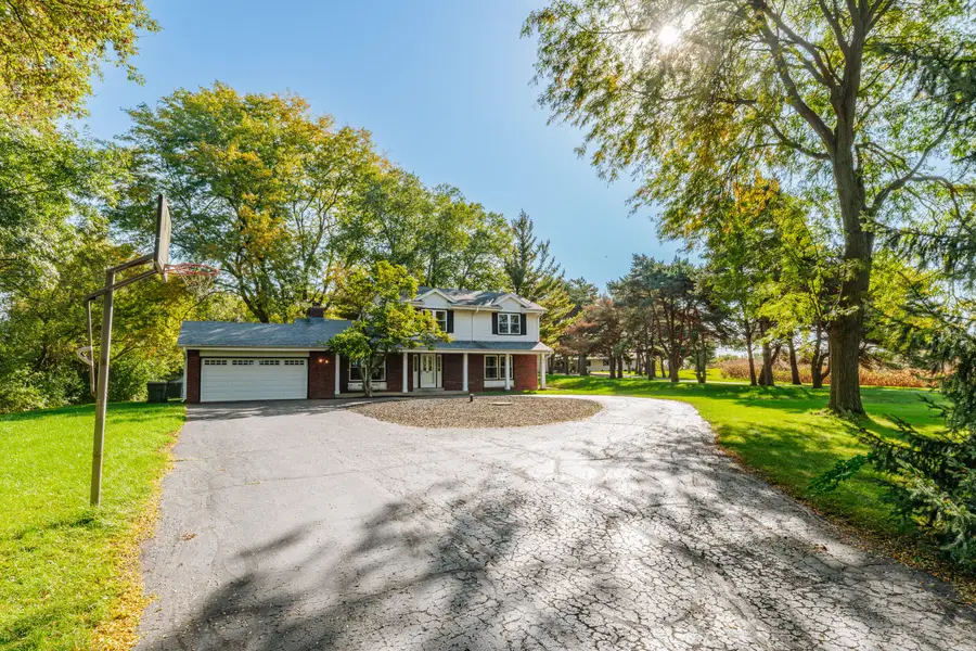 5110 S Woodridge Ln, New Berlin, WI 53146 - #3