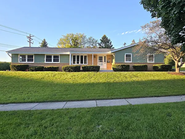 6730 Manchester Dr, Greendale, WI 53129