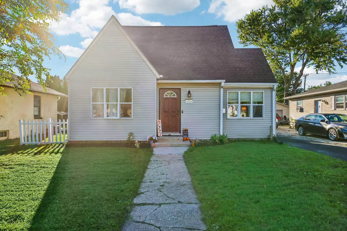 1334 Center Ave, Janesville, WI 53546 - #1