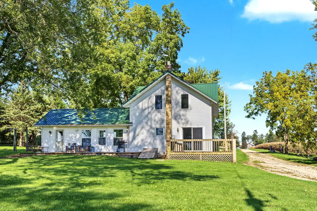 N7097 Nielson Ln, Milford, WI 53038 - #1
