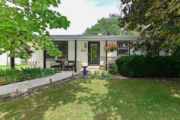 3020 Navajo Trl, Caledonia, WI 53404
