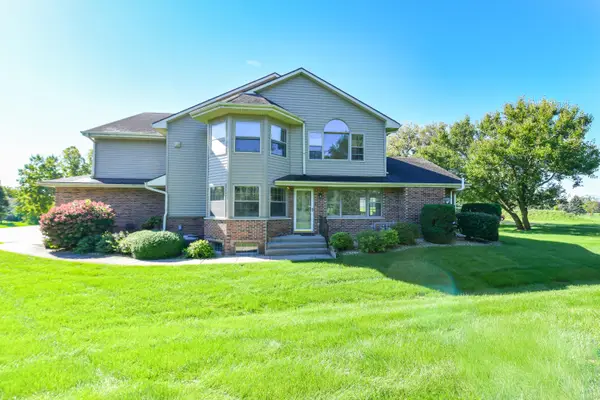 110 Eagle Pointe Dr, Delavan, WI 53115