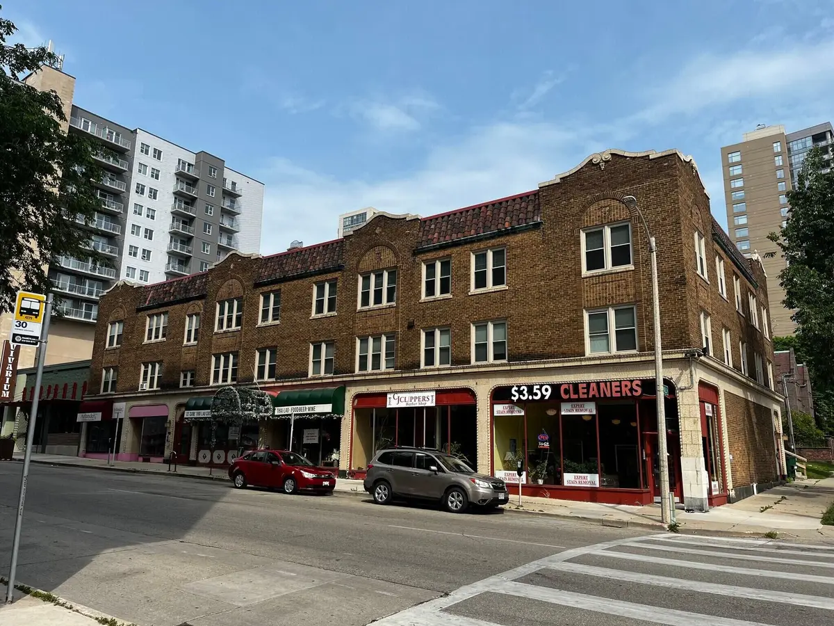 1800 N Farwell Ave, Milwaukee, WI 53202 - #1