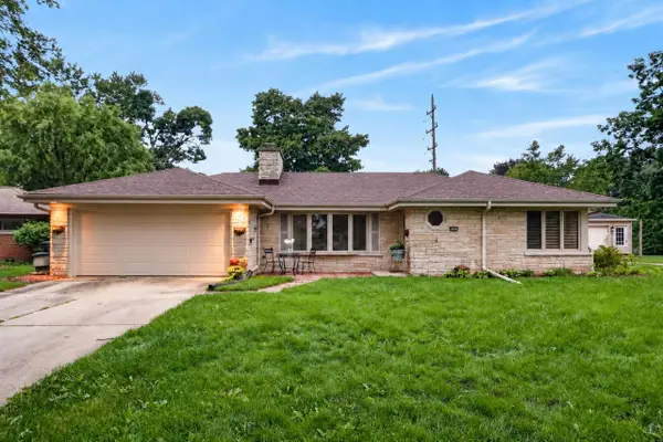 2127 Crestview Ct, Wauwatosa, WI 53226