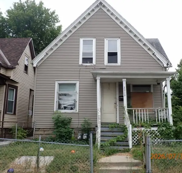 2033 W Burleigh St W, Milwaukee, WI 53206