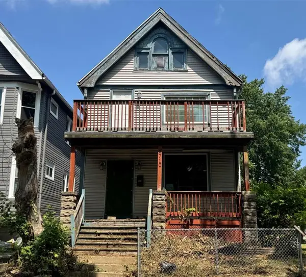 2710 W Garfield Ave, Milwaukee, WI 53208