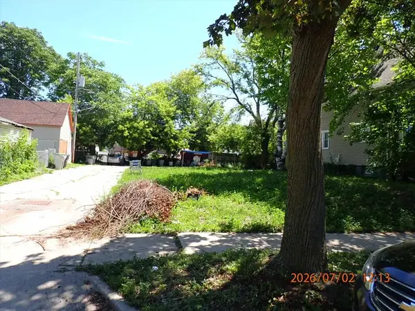 3262 N 1st St, Milwaukee, WI 53212