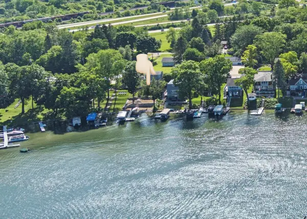 W342N4878 W Lindy Ln, Oconomowoc, WI 53058