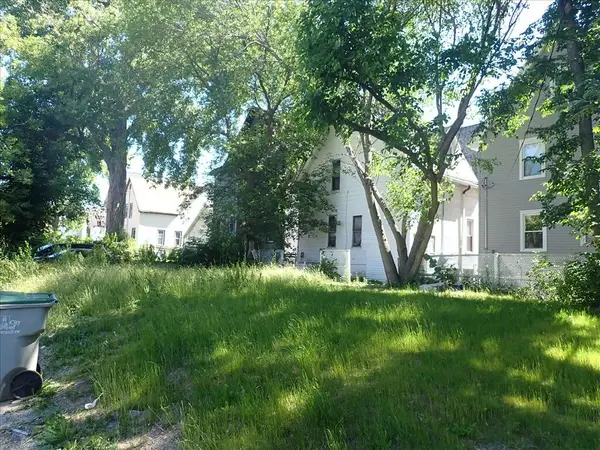 3212 W Vine St, Milwaukee, WI 53208