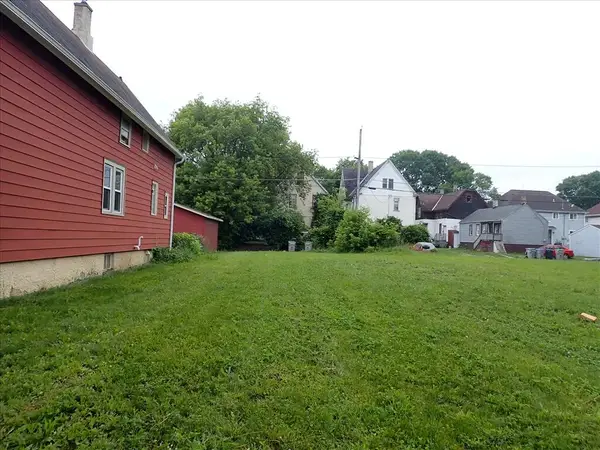2439 N 8th St, Milwaukee, WI 53206