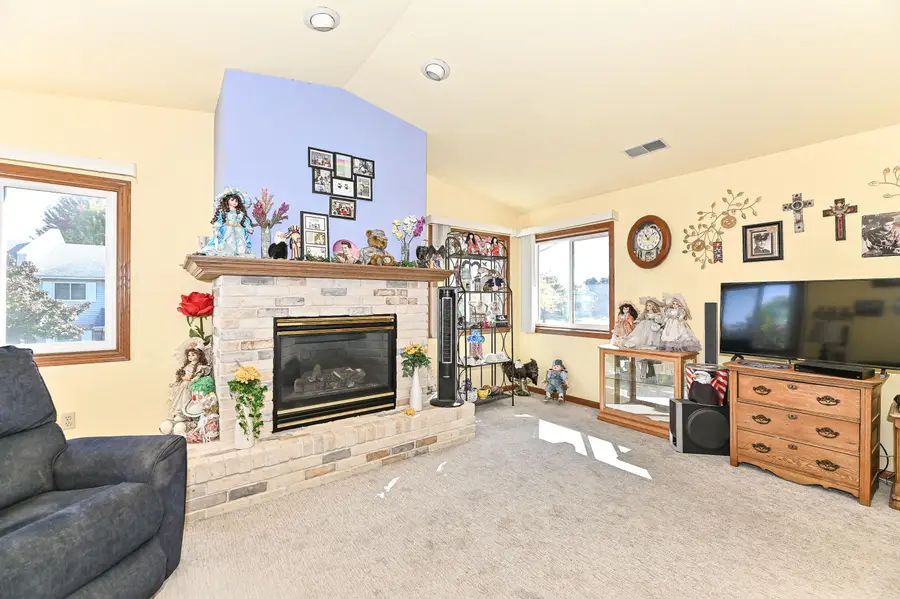1123 N Sunnyslope Dr, Mount Pleasant, WI 53406 - #3