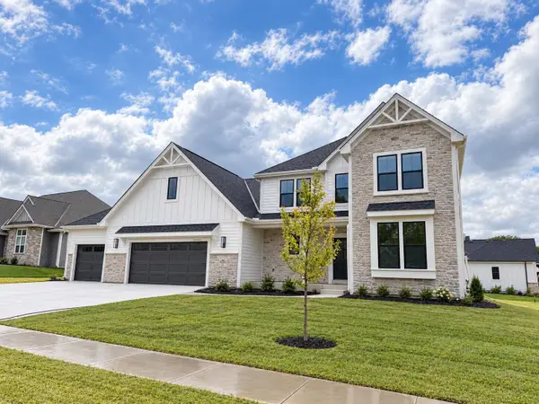 N66W21225 Sweet Clover Dr, Menomonee Falls, WI 53051