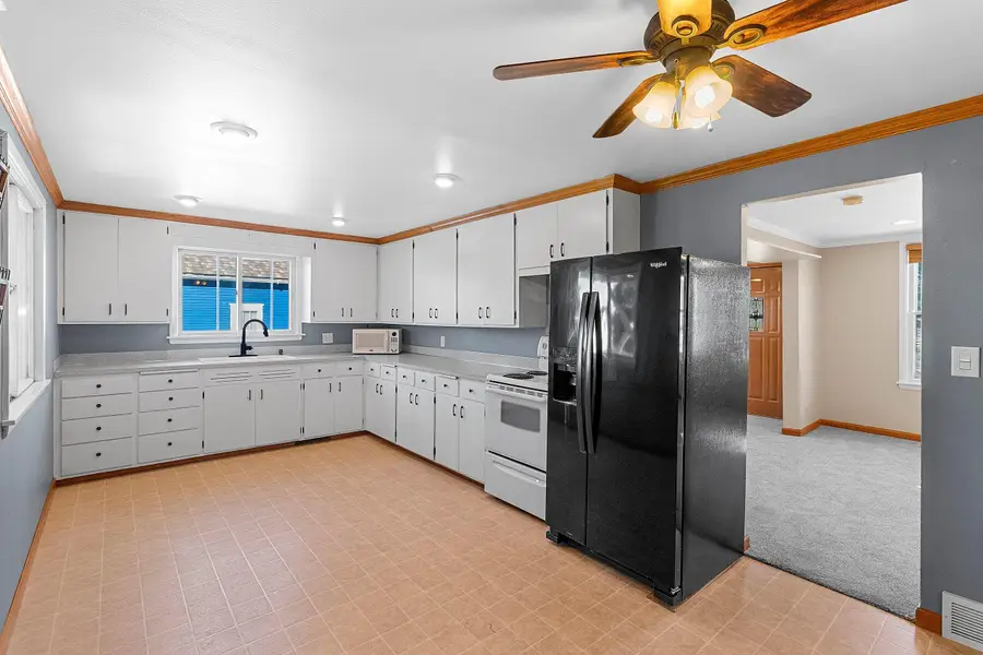133 Lincoln St, Valders, WI 54245 - #2