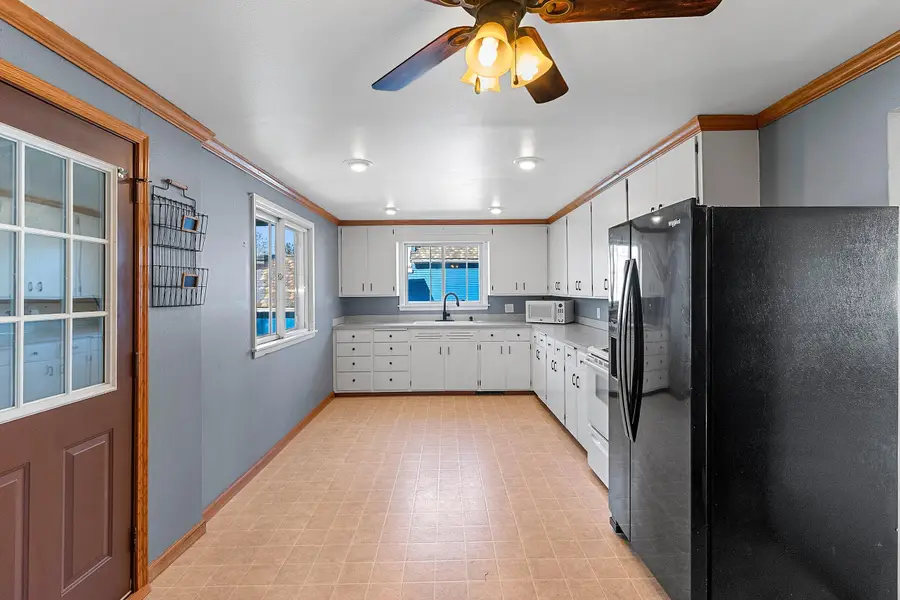 133 Lincoln St, Valders, WI 54245 - #3