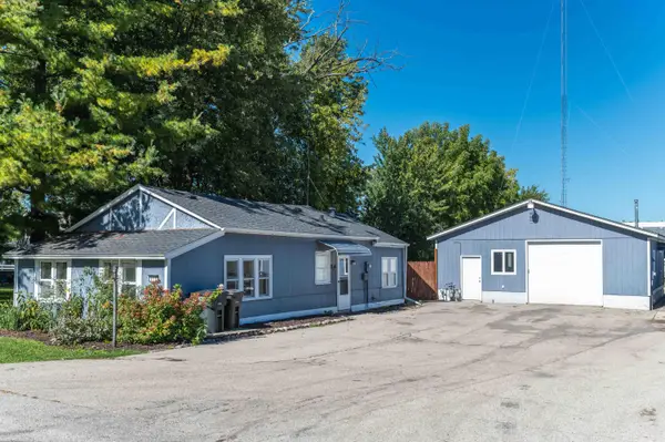 816 Armour Rd, Oconomowoc, WI 53066