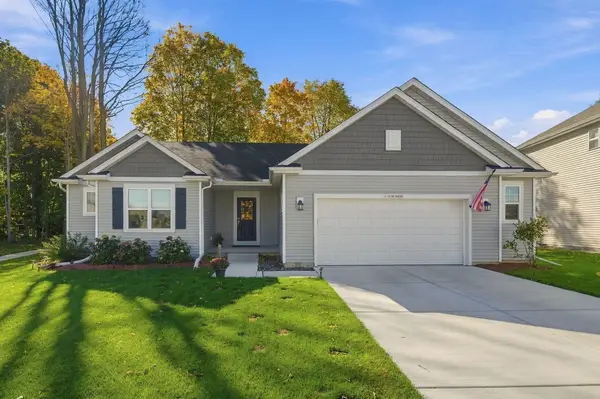 W197N16648 Ridgeway Dr, Jackson, WI 53037