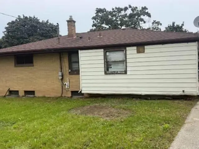 8817 W Custer Ave, Milwaukee, WI 53225 - #2