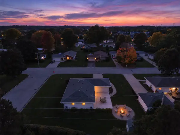 W244N6546 Westchester Dr, Sussex, WI 53089