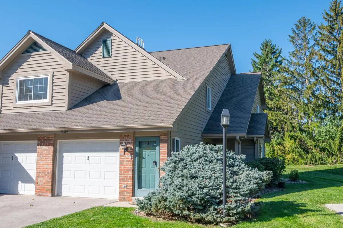 18695 Brookfield Lake Ct, Brookfield, WI 53045 - #1