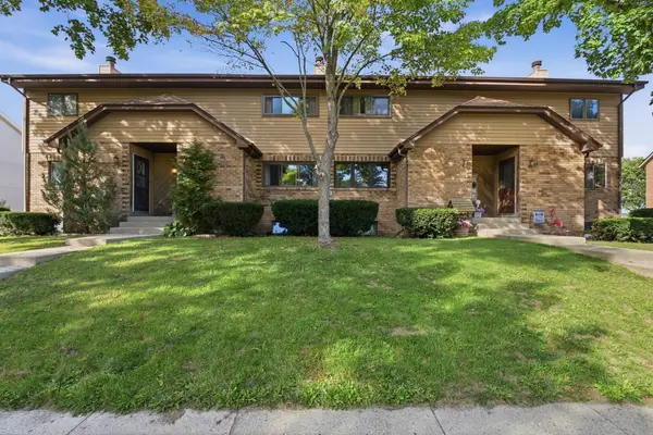 1321 Camden Way, Waukesha, WI 53186