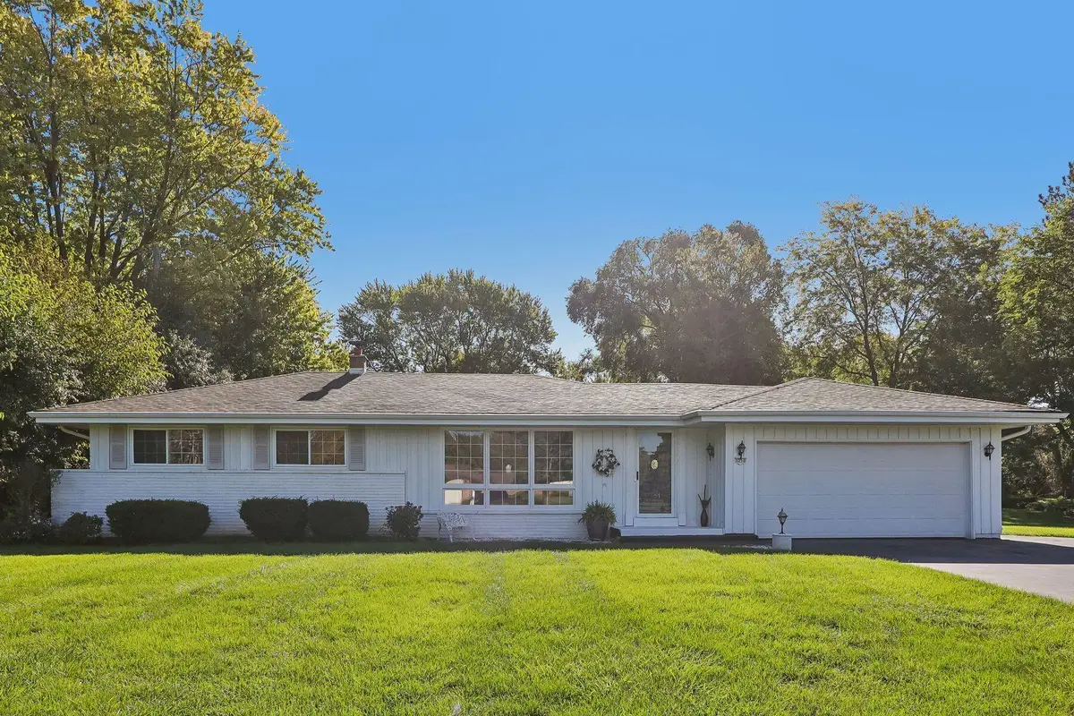 3250 Bermuda Blvd, Brookfield, WI 53045 - #1