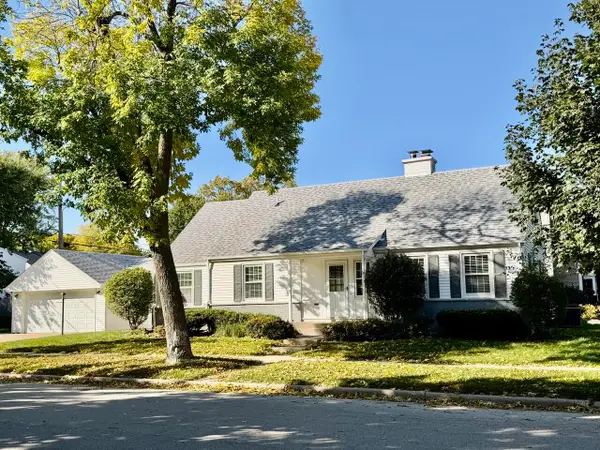 170 E Birch Ave, Whitefish Bay, WI 53217
