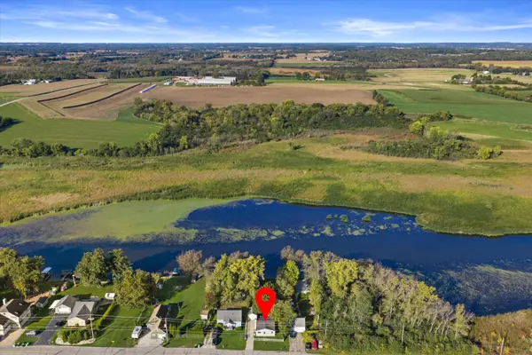8012 Fox River Rd, Waterford, WI 53185
