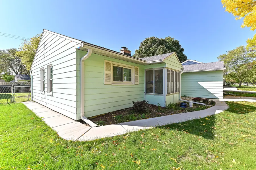 6117 W Bennett Ave, Milwaukee, WI 53219 - #3