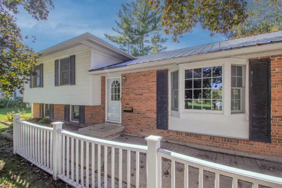 310 S Concord Ave, Watertown, WI 53094 - #3