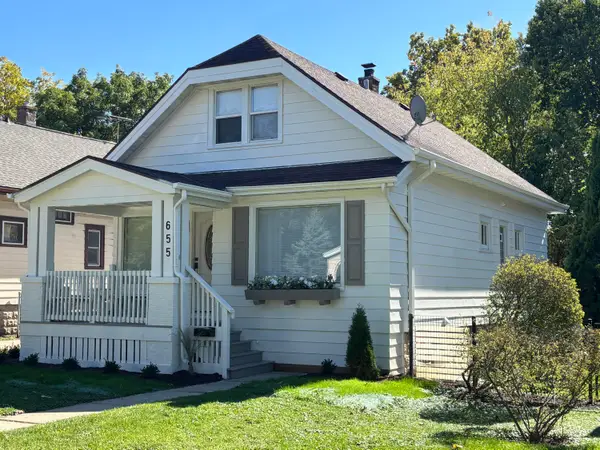 655 S Oak Park Ct, Milwaukee, WI 53214