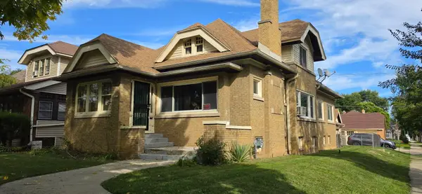 2402 N 48th St, Milwaukee, WI 53210