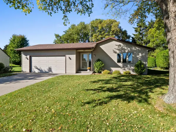 827 Nicholas Ct, Manitowoc, WI 54220