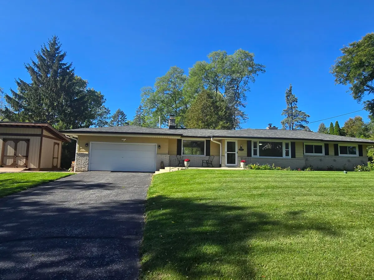 1425 S Sunny Crest Dr, New Berlin, WI 53146 - #1