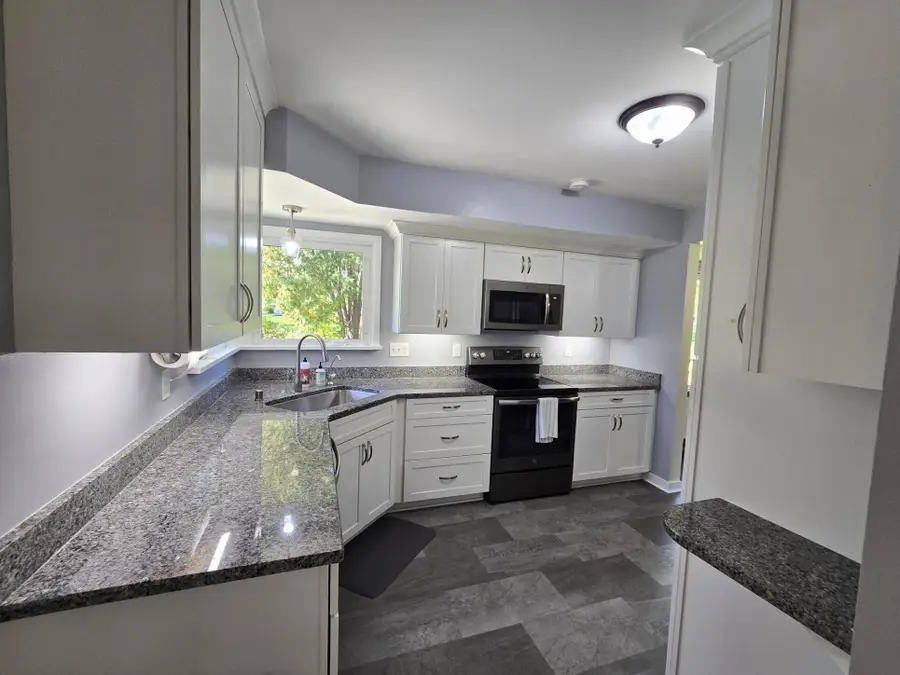 1425 S Sunny Crest Dr, New Berlin, WI 53146 - #3