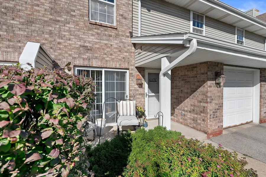 617 Westfield Way, Pewaukee, WI 53072 - #2