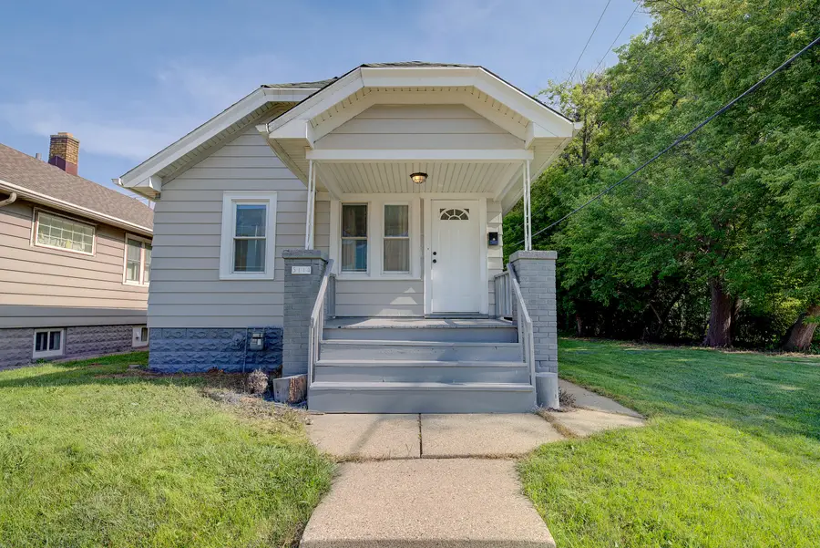 5114 W Burnham St, West Milwaukee, WI 53219 - #2